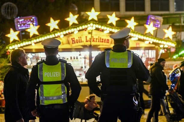 Bild vergrößern: Anschlag auf Leverkusener Weihnachtsmarkt geplant: Vier Jahre Haft für 15-Jährigen