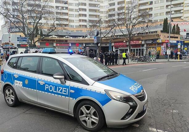 Bild vergrößern: Berlins Polizeipräsidentin warnt vor Einsparungen