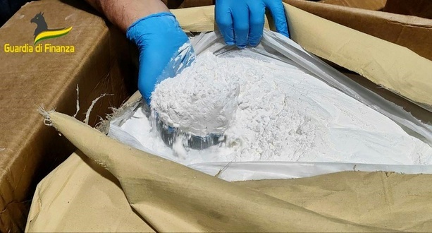 Bild vergrößern: Sieben Tonnen Drogen-Grundstoffe aus China in Italien und Niederlanden beschlagnahmt