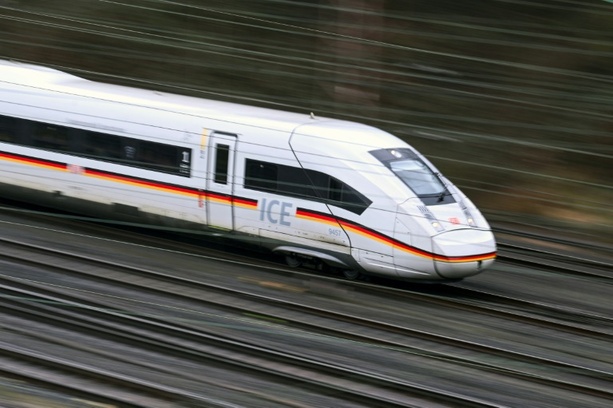 Bild vergrößern: Pünktlichkeitsquote für Fernzüge der Bahn im Juni auf 52,5 Prozent abgestürzt