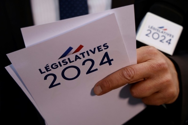 Bild vergrößern: Frankreich-Wahl: Kandidaten müssen bis Dienstag über Rückzug entscheiden