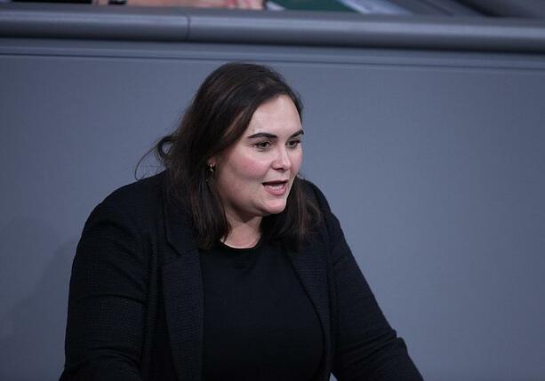 Bild vergrößern: SPD-Abgeordnete kritisiert Sekmens Wechsel zur Unionsfraktion