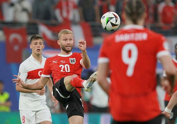 Bild vergrößern: Fußball-EM: Türkei gewinnt Achtelfinale gegen Österreich