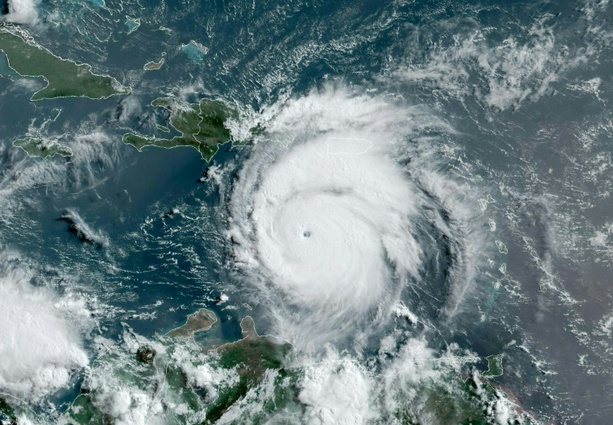 Bild vergrößern: Extrem gefährlicher Hurrikan Beryl rückt auf Jamaika zu