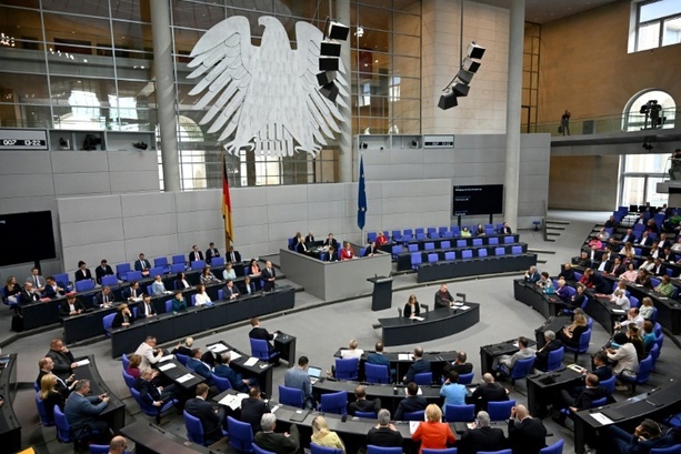 Bild vergrößern: Bundestag verabschiedet Gesetz zu Medizinforschung und weitere Vorlagen