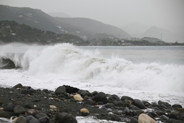 Bild vergrößern: Hurrikan Beryl streift Jamaika und steuert nun auf Mexiko zu
