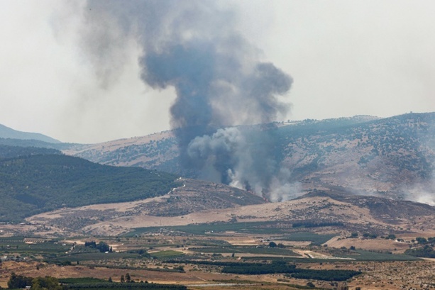 Bild vergrößern: Hisbollah feuert mehr als 200 Raketen und Drohnen auf Israel ab