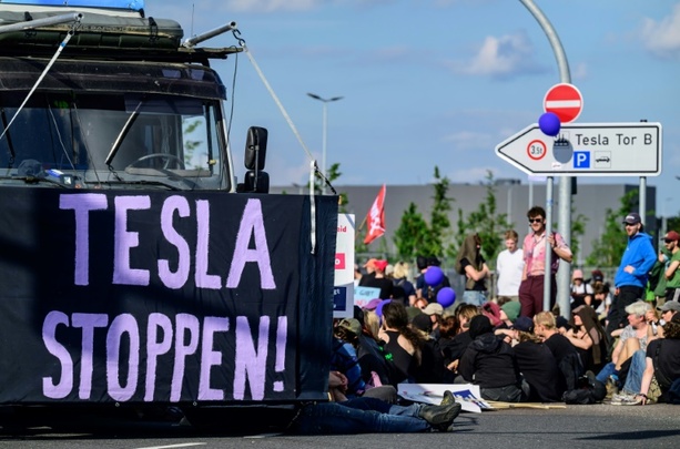 Bild vergrößern: Brandenburger Umweltamt gibt vorläufig grünes Licht für Tesla-Erweiterung