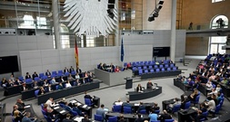 Bundestag entscheidet über Agrarpaket und Gehsteigbelästigungen