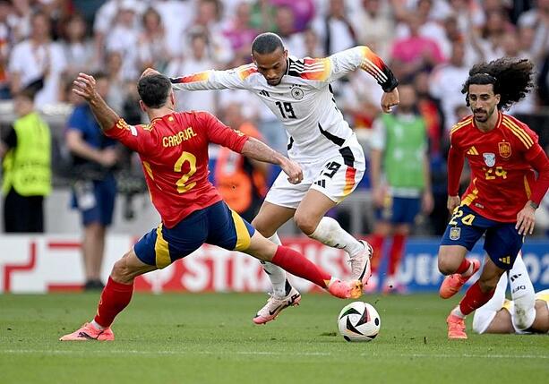 Bild vergrößern: Aus für Deutschland bei Fußball-EM - Spanien weiter