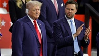 Mit Verband am Ohr: Trump erscheint bei Parteitag der US-Republikaner