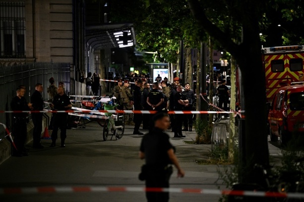 Bild vergrößern: Soldat bei Messerattacke am Pariser Gare de l'Est verletzt - Mann festgenommen