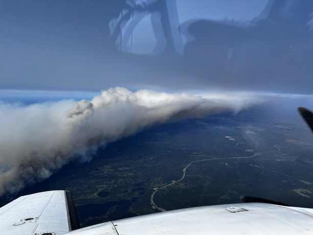 Bild vergrößern: Riesige Rauchschwaden am Polarkreis wegen Waldbränden in Sibirien und Nordamerika