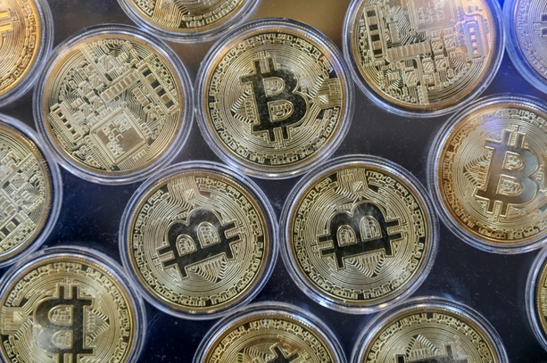 Bild vergrößern: Sächsische Ermittler verkaufen beschlagnahmte Bitcoins für 2,64 Milliarden Euro