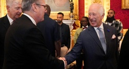 König Charles III. eröffnet mit Thronrede Sitzungsperiode von neuem Parlament