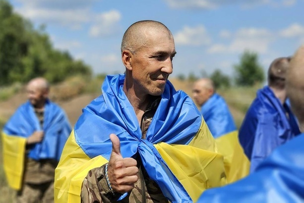 Bild vergrößern: Russland und Ukraine tauschen insgesamt 190 Kriegsgefangene aus