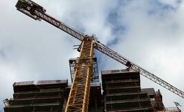 Baugenehmigungen für Wohnungen auch im Mai weiter stark rückläufig