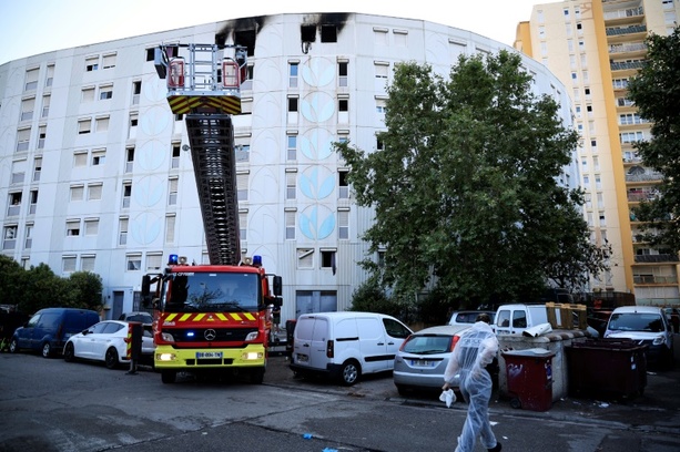 Bild vergrößern: Sieben Tote bei Brand in Wohngebäude in Nizza