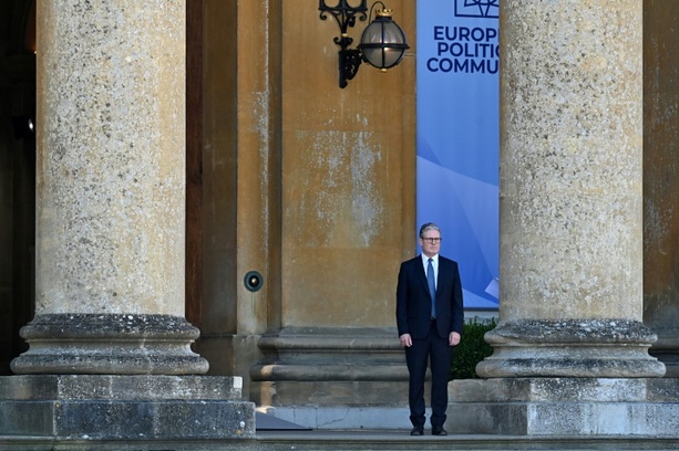 Bild vergrößern: Gipfel in Großbritannien: Premier Starmer verspricht Neustart mit Europa