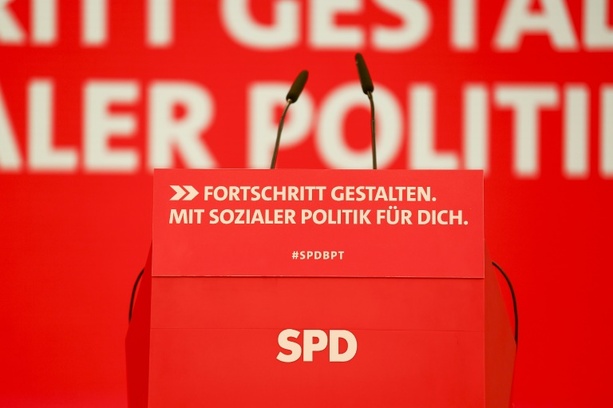 Bild vergrößern: SPD-Urgestein Klaus von Dohnanyi unterstützt Sahra Wagenknecht