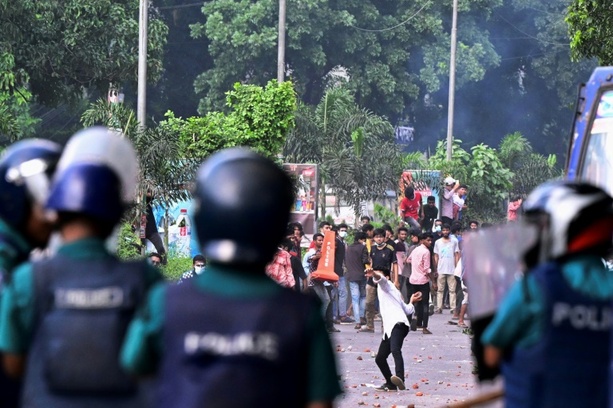Bild vergrößern: Unruhen in Bangladesch: Polizei verhängt Verbot aller politischen Kundgebungen