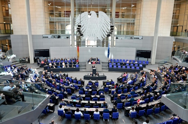 Bild vergrößern: Karlsruhe urteilt im September über Ausschussvorsitze für AfD in Bundestag
