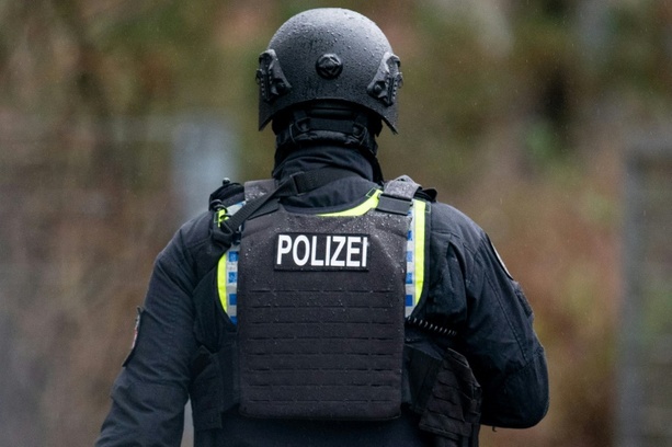 Bild vergrößern: Zwei Menschen in Mainzer Hotel tödlich verletzt: Polizei evakuiert 130 Gäste