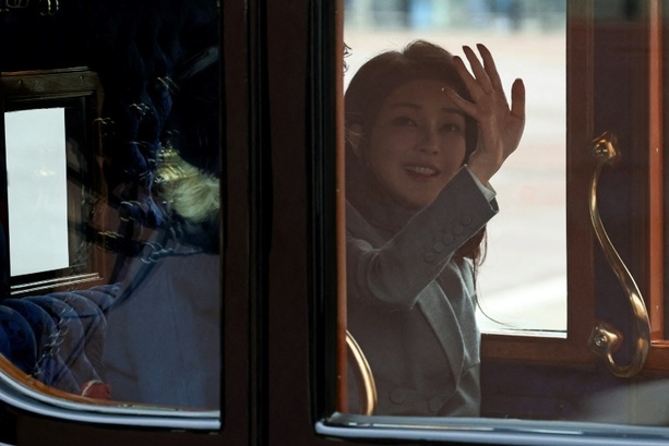 Bild vergrößern: Dior-Taschen-Skandal: Südkoreas First Lady von der Justiz befragt