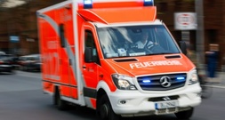 Arbeiter auf Autobahnbaustelle in Bayern von Strahlträger erschlagen