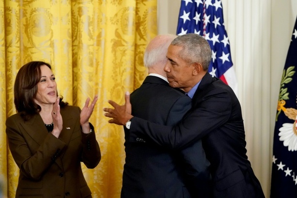 Bild vergrößern: Weiterer Auftrieb für Harris: Obama unterstützt ihre Präsidentschaftskandidatur