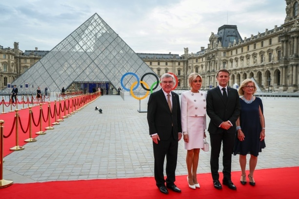 Bild vergrößern: Olympia-Eröffnungsfeier in Paris durch Bahn-Sabotage und Regen beeinträchtigt