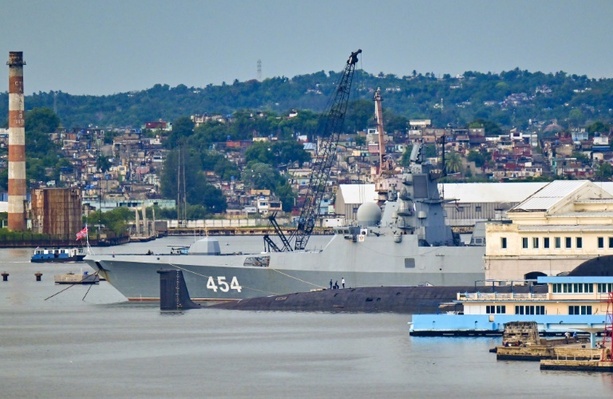 Bild vergrößern: Russisches Kriegsschiff legt für Zwischenstopp in Algerien an