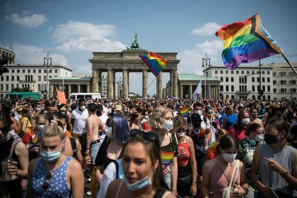 Bild vergrößern: Hunderttausende zu Berliner Christopher Street Day erwartet