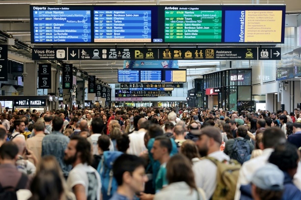 Bild vergrößern: Sabotage-Akte bei Bahn in Frankreich hat weiterhin Folgen für Zehntausende Fahrgäste