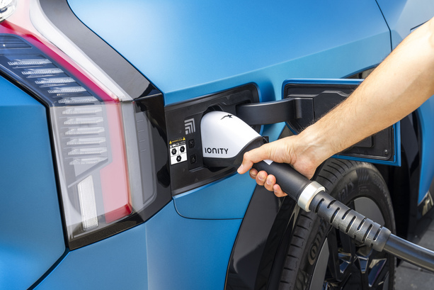 Bild vergrößern: Studie zu Ladeinfrastruktur  - Es geht auch günstiger  Bild vergrößern: Studie zu Ladeinfrastruktur  - Es geht auch günstiger