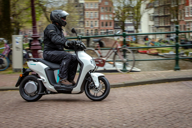 Bild vergrößern: Grünes Kennzeichen für Mopeds ab März - Neue Farbe, neue Pflicht Bild vergrößern: Grünes Kennzeichen für Mopeds ab März - Neue Farbe, neue Pflicht