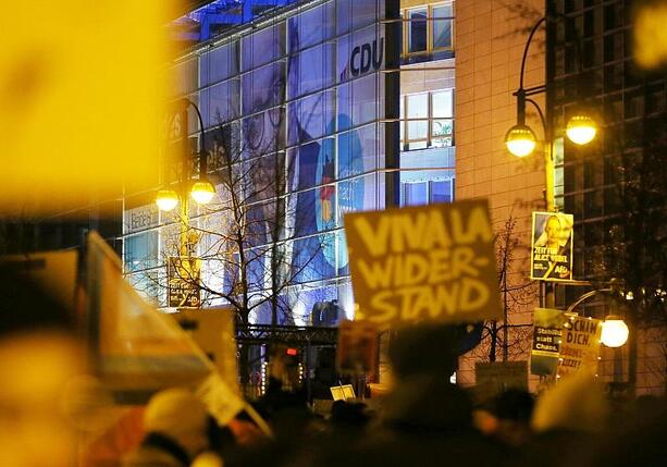 Bild vergr&ouml;&szlig;ern: Brandmauer-Demos: CDU hinterfragt Gelder für gemeinnützige NGOs