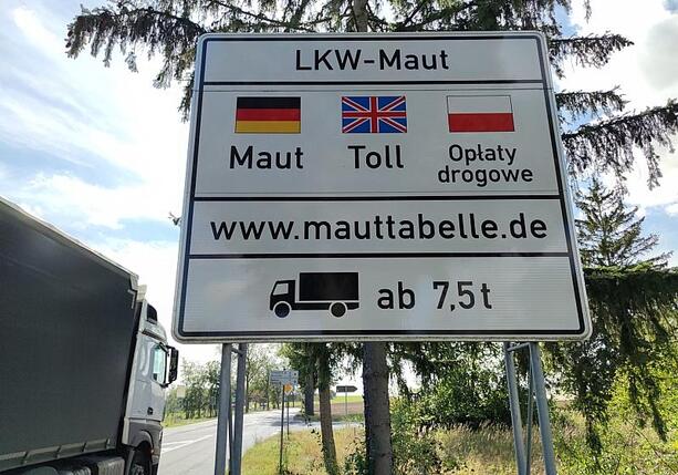 Bild vergr&ouml;&szlig;ern: Waigel schlägt Pkw-Maut zur Finanzierung des Straßenbaus vor