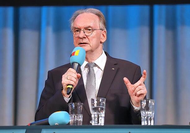 Bild vergr&ouml;&szlig;ern: Haseloff drängt auf Einigung zu Milliarden-Schulden