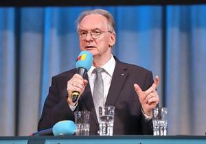 Haseloff drängt auf Einigung zu Milliarden-Schulden