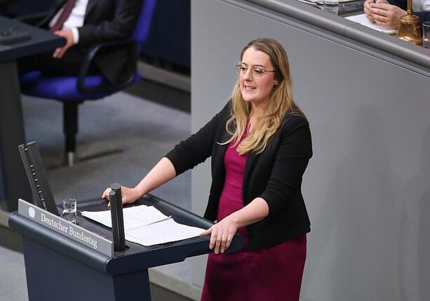 Bild vergr&ouml;&szlig;ern: Grüne wollen bei Schulden nicht auf Zusagen von Merz vertrauen