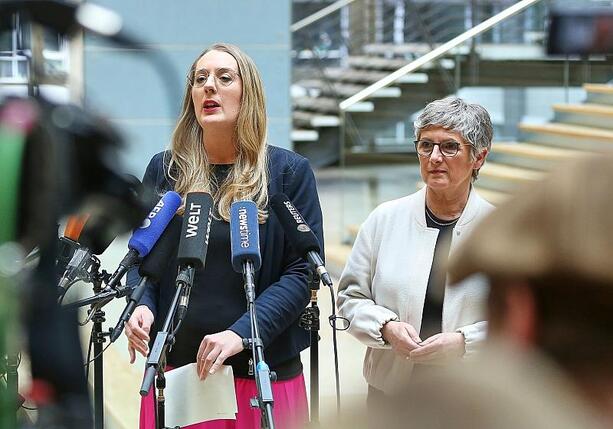 Bild vergr&ouml;&szlig;ern: Sondervermögen: Grüne wollen Verschiebebahnhof verhindert haben