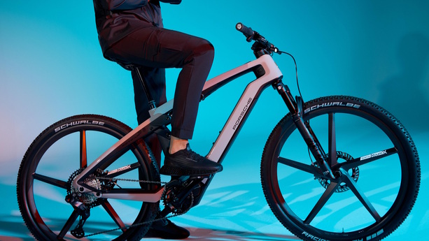 Bild vergrößern: Porsche überarbeitet das eBike Sport - Leicht und geländetauglich Bild vergrößern: Porsche überarbeitet das eBike Sport - Leicht und geländetauglich