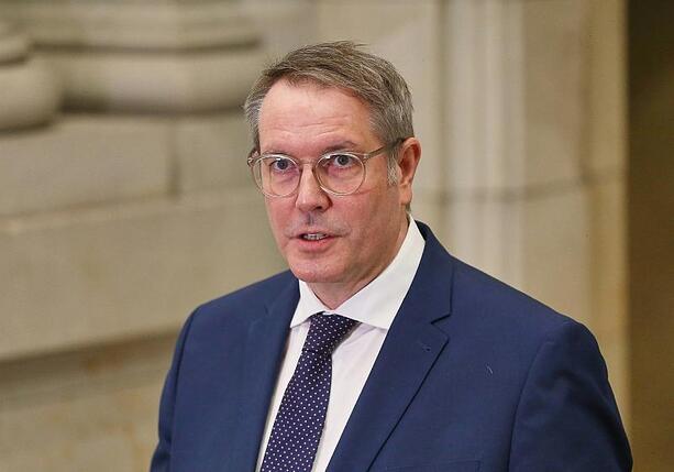 Bild vergr&ouml;&szlig;ern: Schweitzer offen für Maßnahmen gegen US-Tech-Firmen