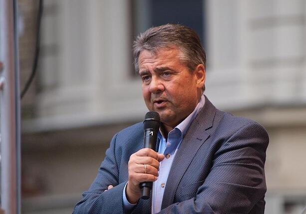 Bild vergr&ouml;&szlig;ern: Ex-Außenminister Gabriel kritisiert Schuldenpaket