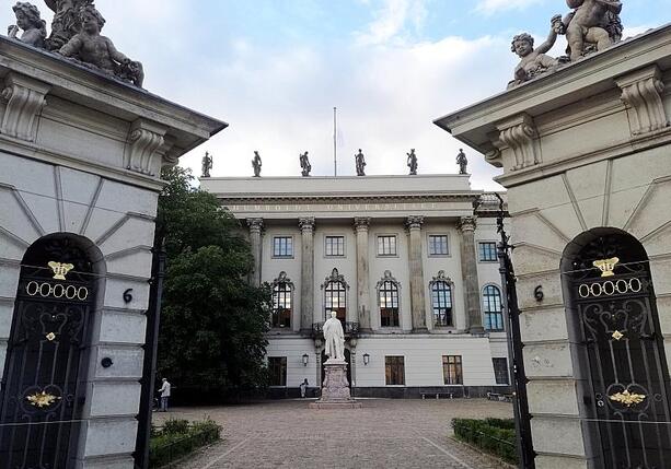 Bild vergrößern: Junge Welt kritisiert Festnahme von Journalisten an Humboldt-Uni