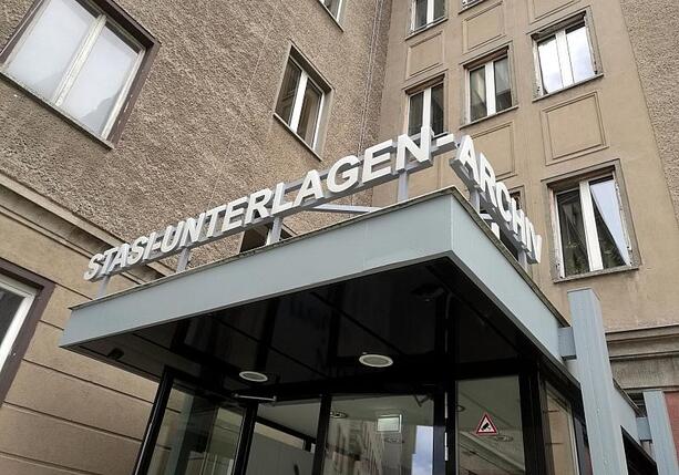 Bild vergrößern: Bundesarchiv fürchtet Verlust von Akten und Stasi-Unterlagen