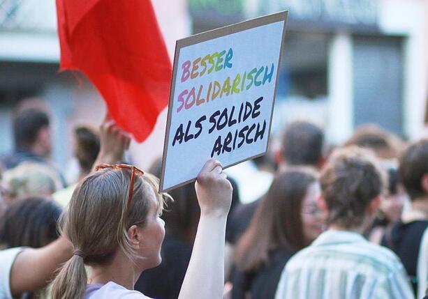 Bild vergrößern: Debatte über AfD-Verbot: Unions-Justiziar mahnt zu Zurückhaltung