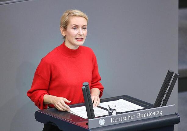 Bild vergrößern: Linken-Chefin nennt AfD Faschisten - und bekommt Rüffel