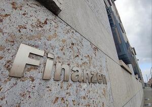 Steuereinnahmen legen im April erneut kräftig zu